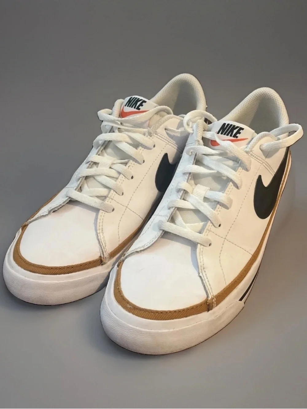 Nike White Low Top Sneakers with Black Swoosh and Brown Rubber Sole 6.5Y